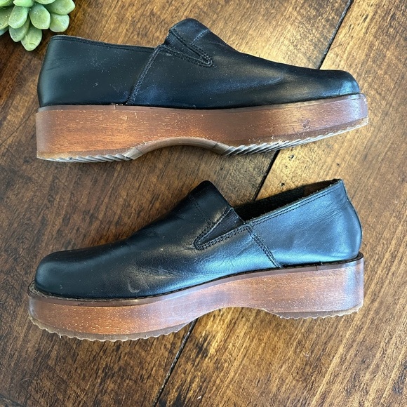 Eddie Bauer | 90’s Black Leather Wood Clogs, Made in Italy - Picture 1 of 9